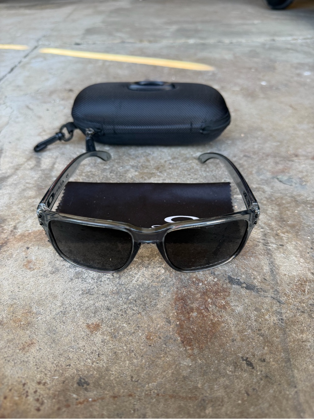Oakley Holbrook Sunglasses Black Polar Irid Prizm Lens Clear Crystal Black Frame - Picture 2 of 4